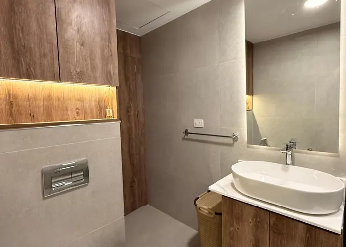 Luxury Sea View Near Airport *